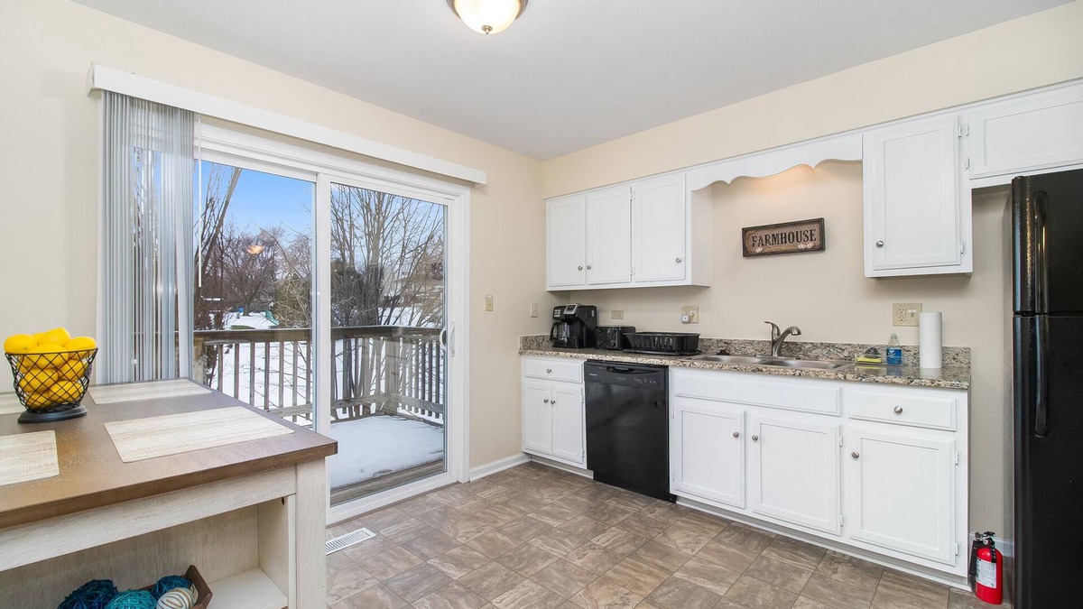 Aurora House | Extended Stay Aurora FHS Rental - Lehnertz