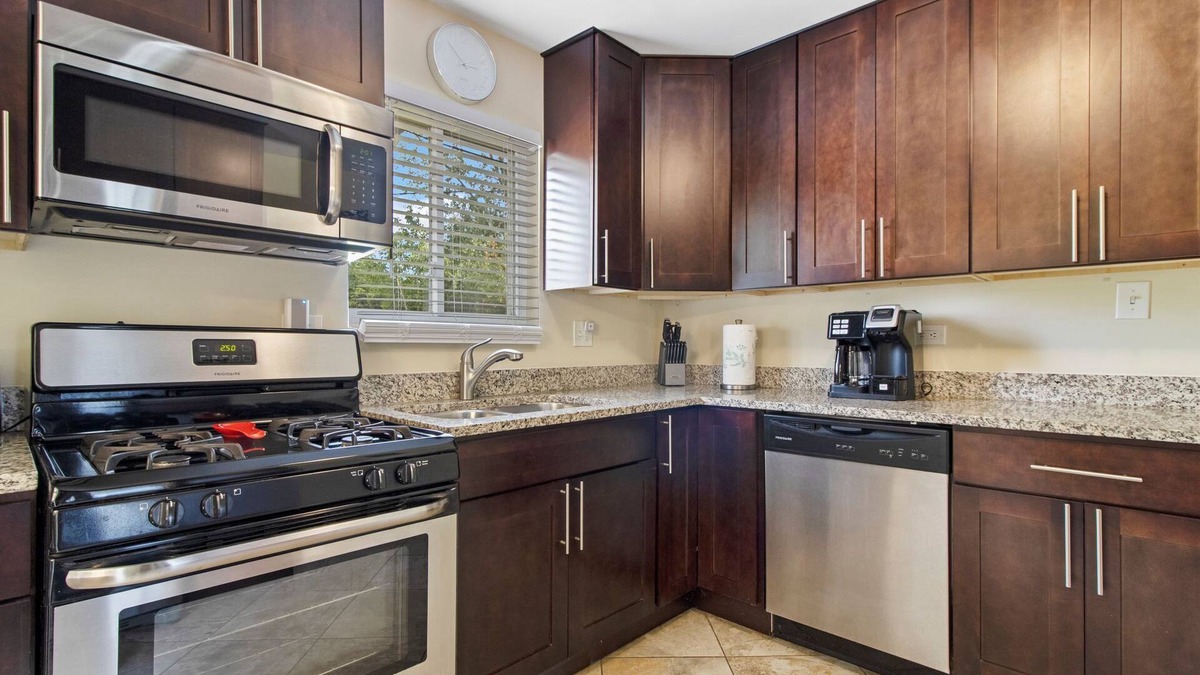 Des Plaines House | Extended Stay Des Plaines FHS Rental
