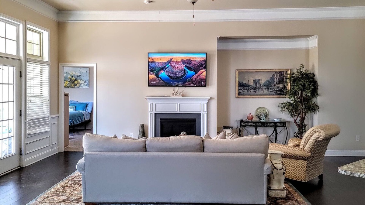Duncan House | Extended Stay Executive Rental ready for you Centrally located