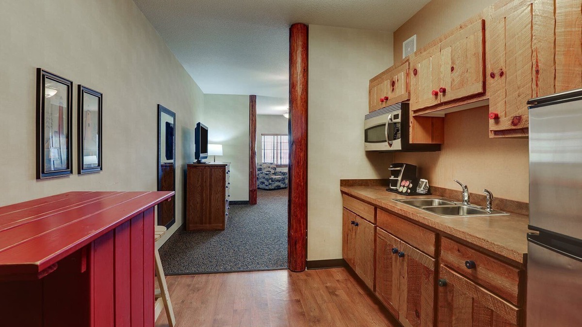Sioux City Hotel | Extended Stay King Suite, Stoney Creek, Kitchen, Balcony | 2 Units