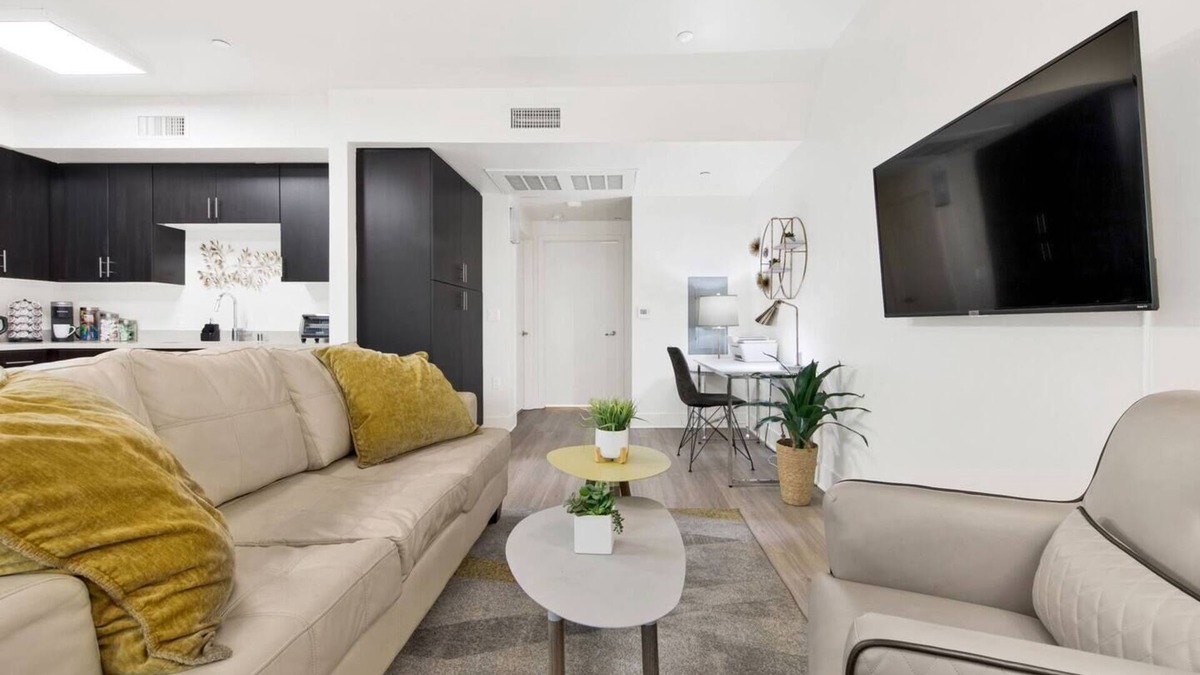 Moorpark Apartment | Extended Stay - Luxury Walk to Americana w Parking