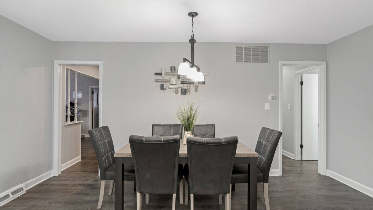 Elk Grove Village House | Extended Stay Elk Grove Village FHS Rental