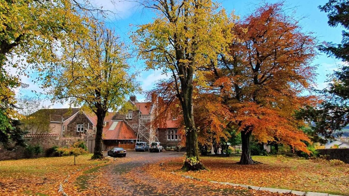 Dumbarton House | Extensive 7 bed Historical Mansion. 2 acres of garden, overlooking River Clyde