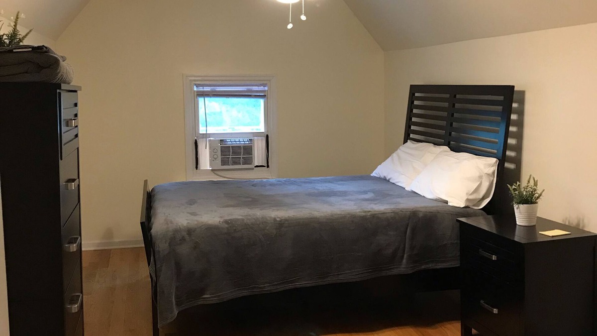 Queens House | Extra Large Private Room with New Furniture and Mattress
