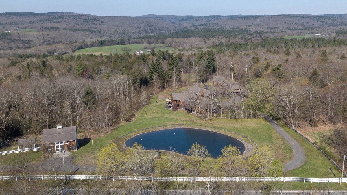 Worthington House | Extra large, quiet retreat with space for extended family, events - indoor pool