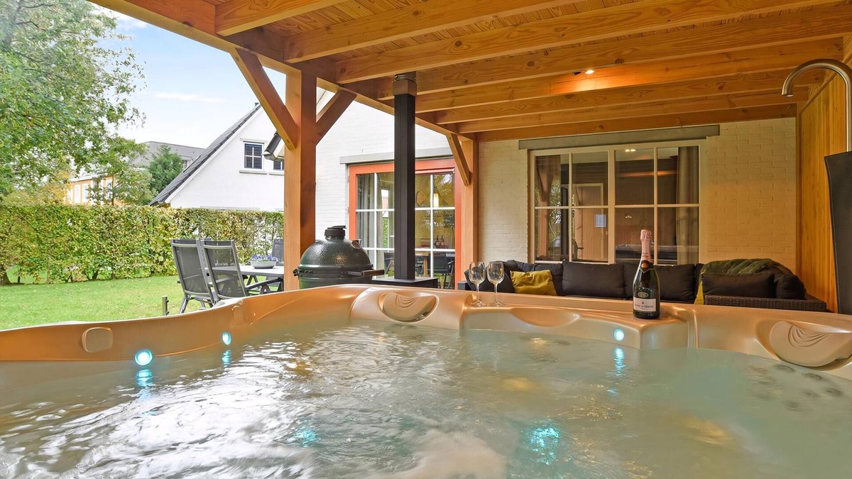 Municipality of Valkenburg aan de Geul Villa | Extra luxury 6-person villa in the holiday park Landal Kasteeldomein De Cauberg