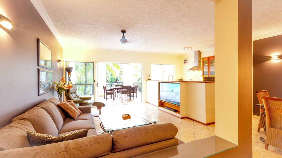 Edge Hill Apartment | Extra-spacious 2-bed at The Lakes – 4 pools, free parking, fast Wi-Fi, balconies