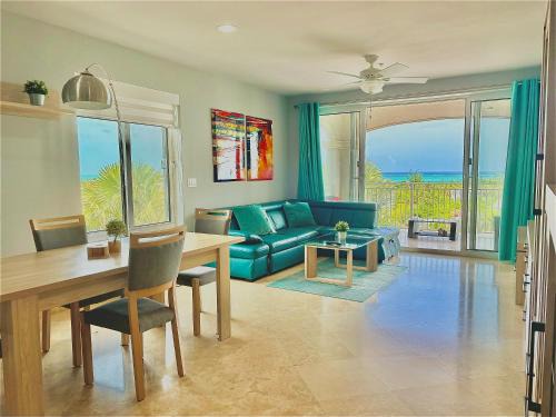 The Bight Apartment | Extra spacious oceanview condo 5 min from pristine beach