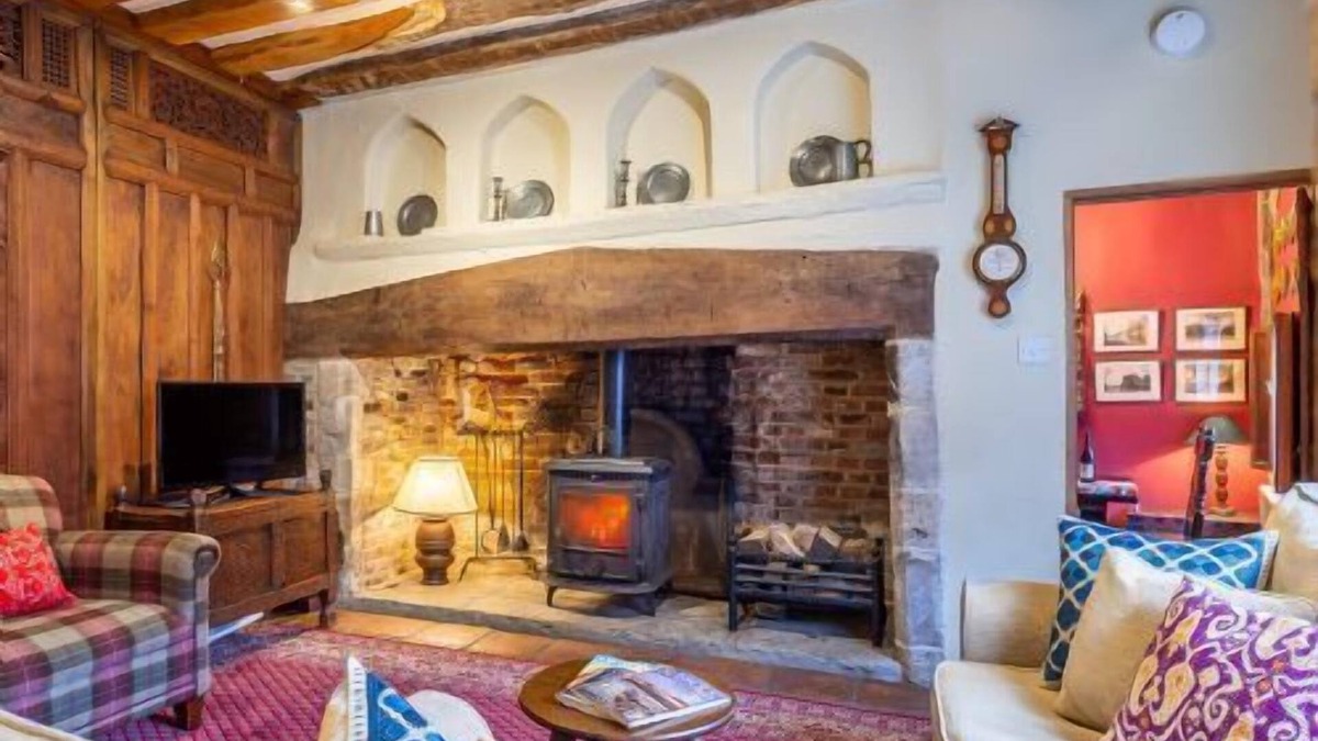 Lavenham Apartment | Extraordinary 15th century timber framed cottage in famous Medieval village - The Tryst