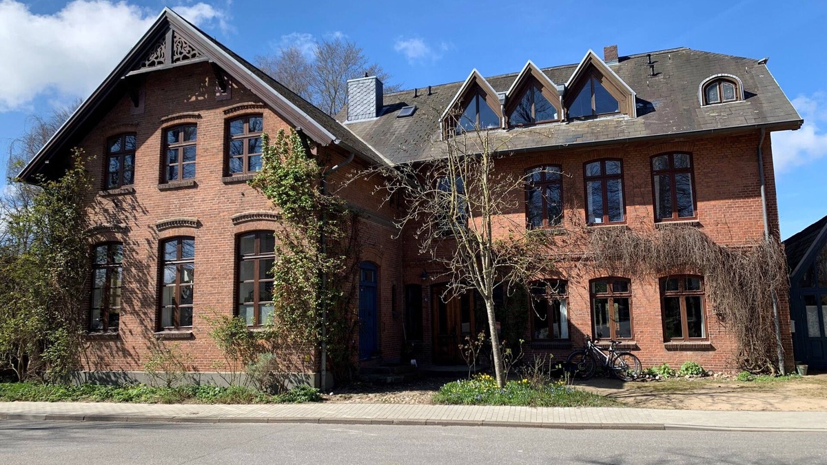 Barsbek Apartment | Extraordinary attic apartment in an old school with a lot of charm