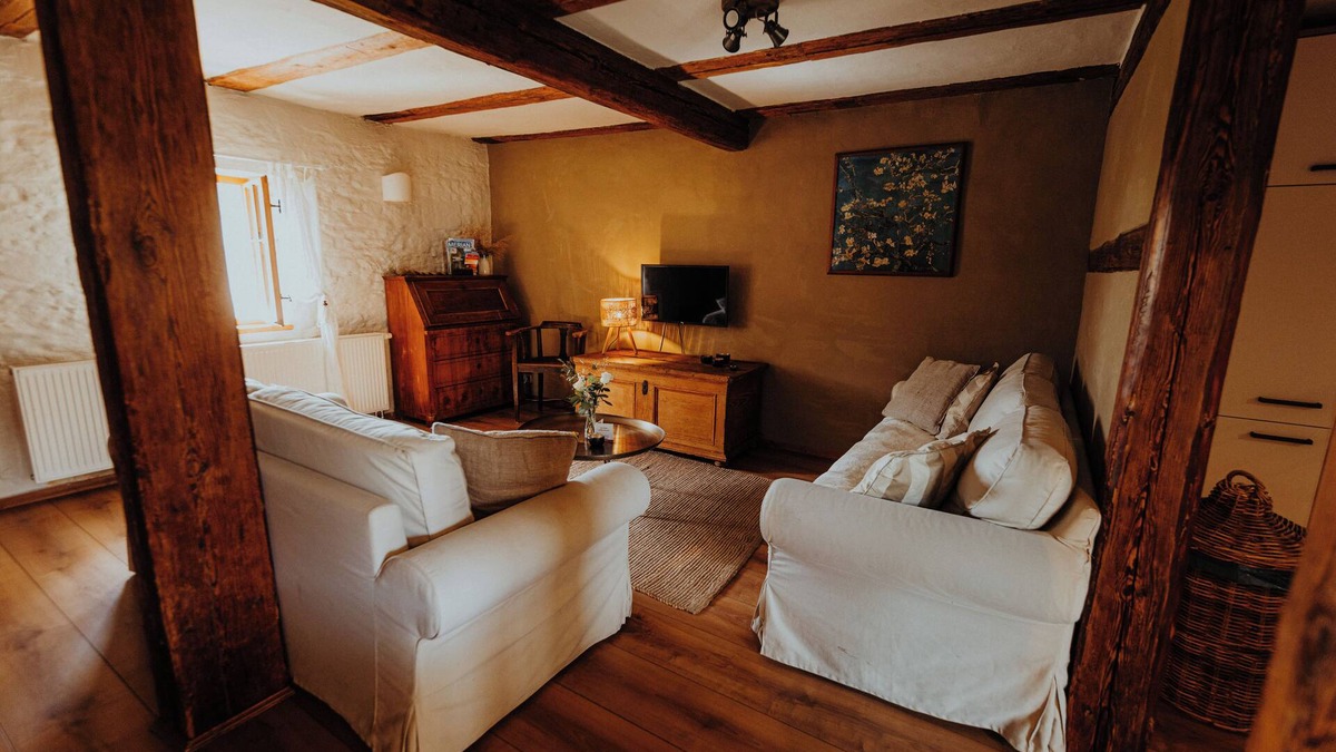 Oppurg Condo | extraordinary rooms in manor from 16. Century in a fantastic secluded location
