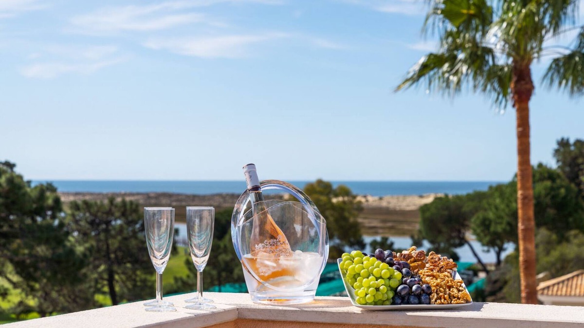 Quinta do Lago House | Extraordinary Villa on an elevated position in Quinta do Lago.