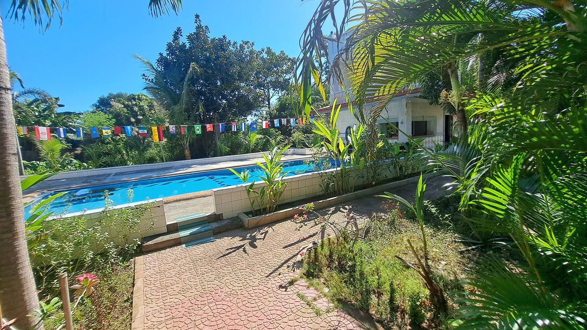 Rosales Resort | Extrem Cosy 20000 m² , lot of tree's many birds, wall around, very safe, quiet