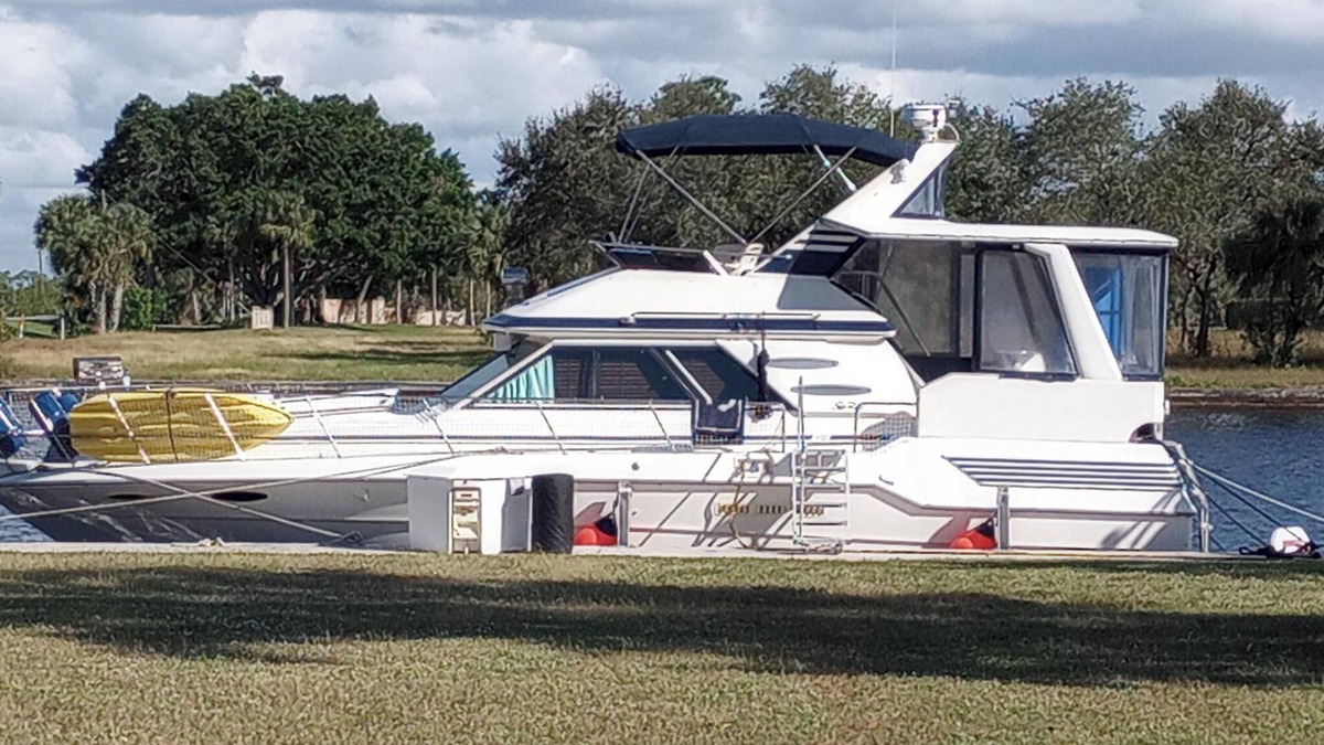 Naples Boat Rental | Extreme Naples Charters- "Comfort Zone"-Social Distancing at it's Best!