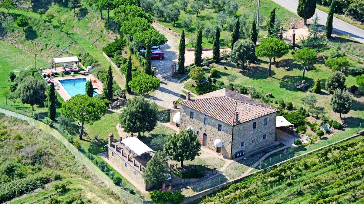 Sinalunga Villa | Extremely panoramic villa with private swimming pool, large, well-equipped outdoor area, terrace wit
