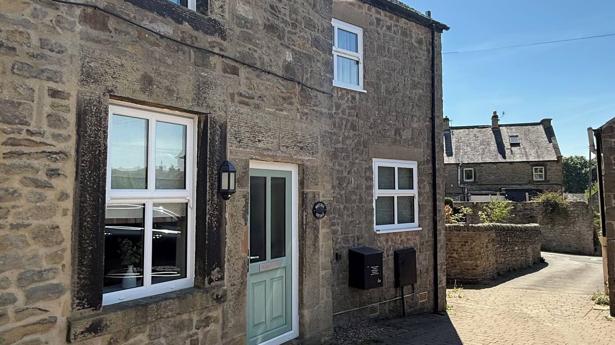 Eyam Cottage | Eyam hikers hideaway.