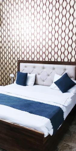 Rakabganj Hotel | EZ Stayz By Vilaasitaa Agra