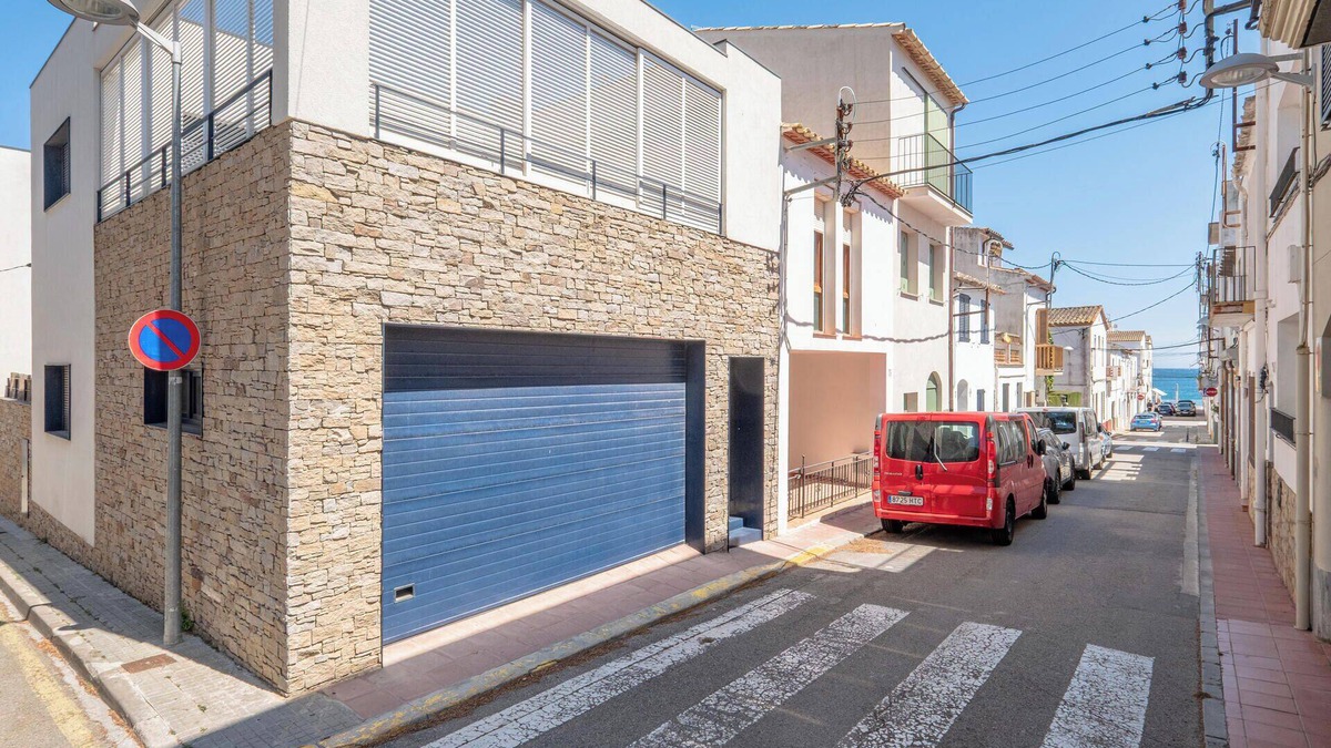 Llafranc House | F-1 LLAFRANC 8 PAX - Three Bedroom House, Sleeps 8