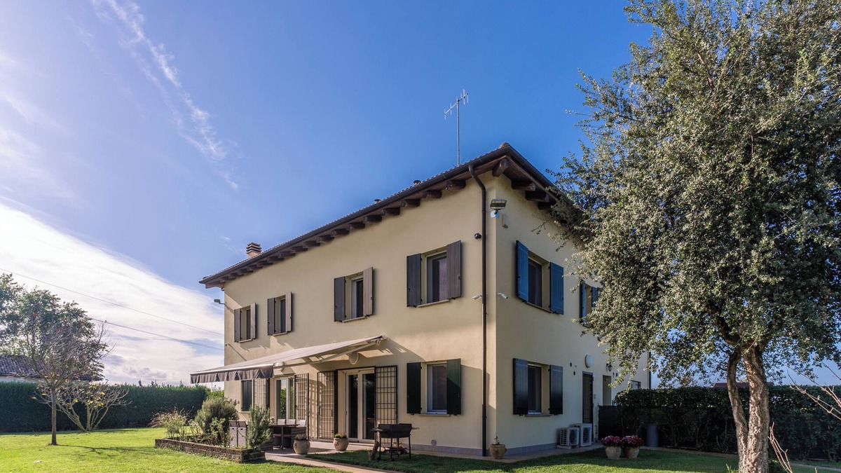 Malalbergo Villa | F Tale country house