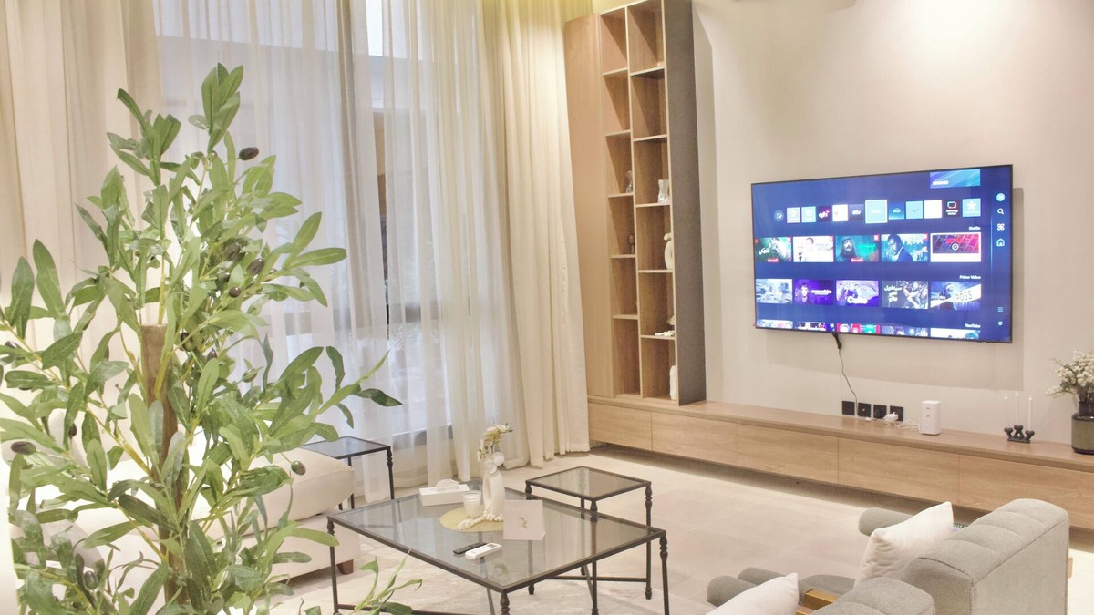 Riyadh Apartment | F1 Stylish Stay Near Airport + Gym & Pool Access