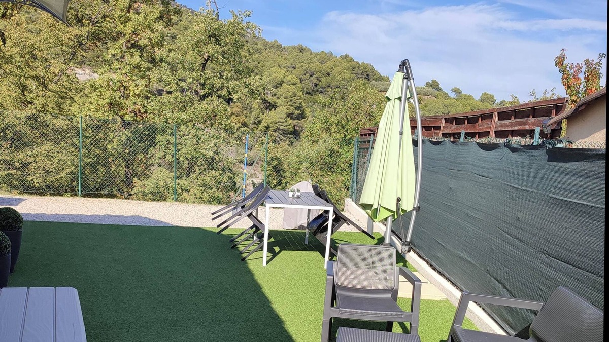 Gattieres Apartment | F1 with garden space