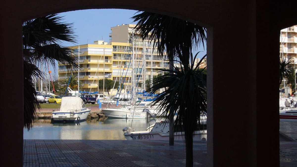 Le Port Apartment | F2 air-conditioned, near beach (for 4 people)