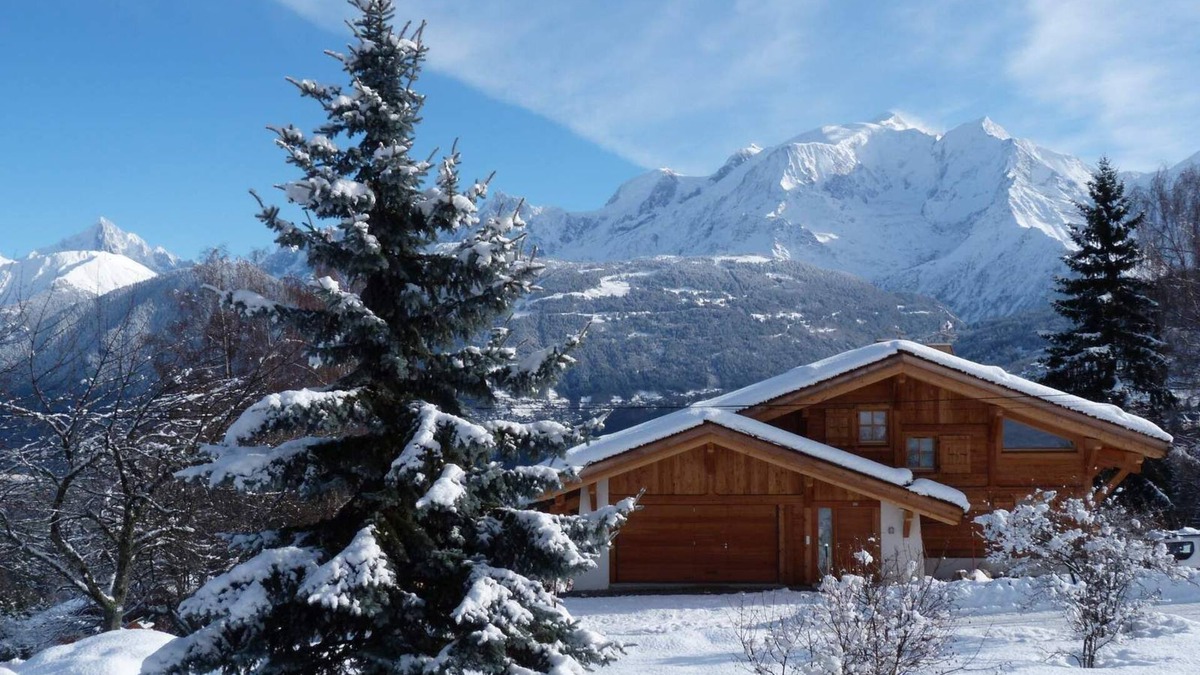 Combloux Ski Chalet | F2 apartment in chalet facing Mont Blanc (pets not allowed)