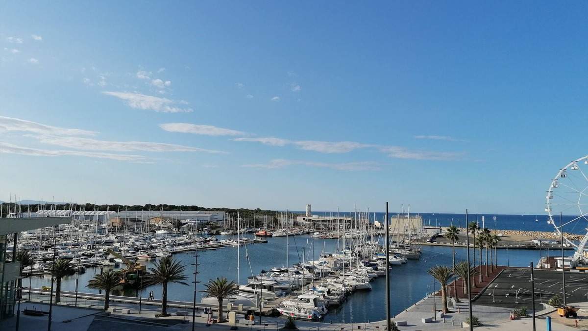 La Jetee Apartment | F2 BEAUTIFUL VIEW PORT AND SEA, 20 METERS BEACH