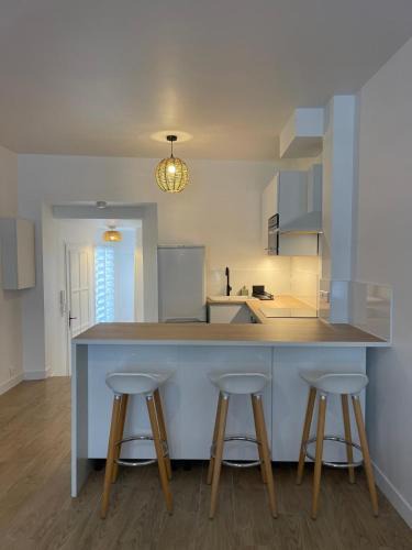 Epernon Apartment | F2 idéalement situé au centre d'Epernon