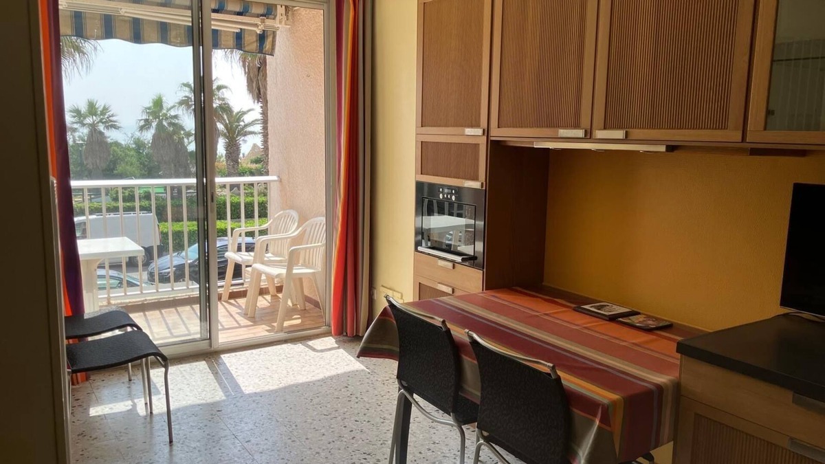 Saint-Nazaire Apartment | F2 jolie Front de mer Canet plage Chez Emilie