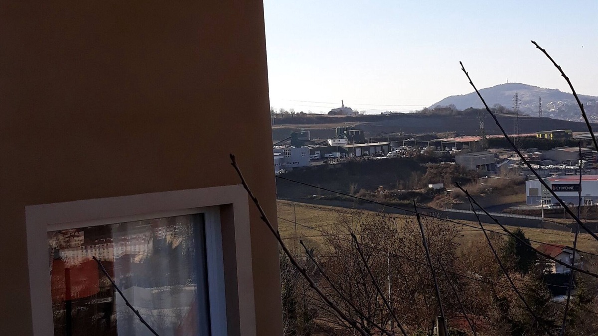 Brives-Charensac Apartment | F2 KING SIZE BED WITH EXTERIOR 2KM FROM PUY EN VELAY