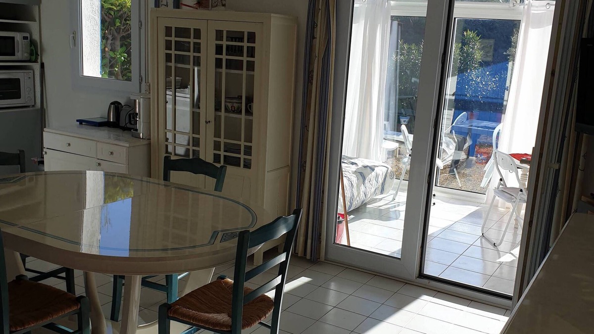 Vic-la-Gardiole House | F3 house 20 minutes from the sea with verandas and ornamental garden.