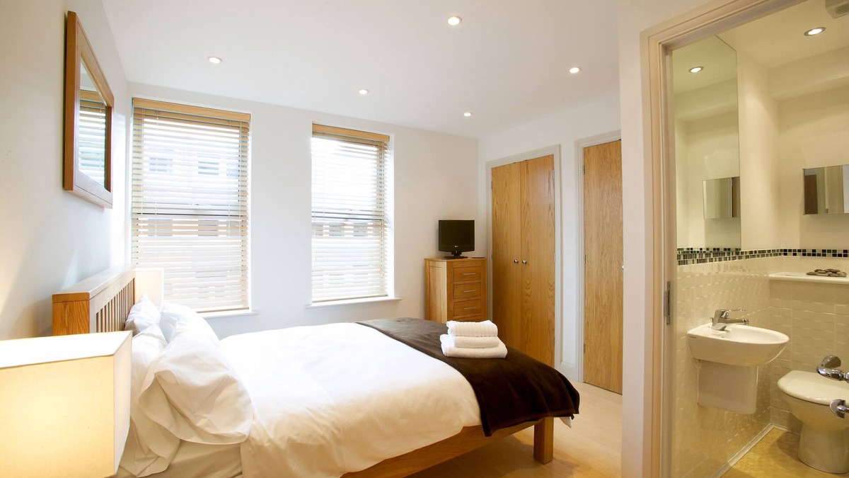 Newbury Apartment | Fab 2 Bed 2 Bath apt w/parking Pelican Hse Newbury