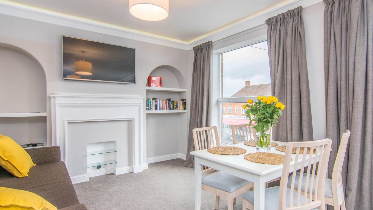 Loughborough Apartment | Fab Apartment - close to university - sleeps six