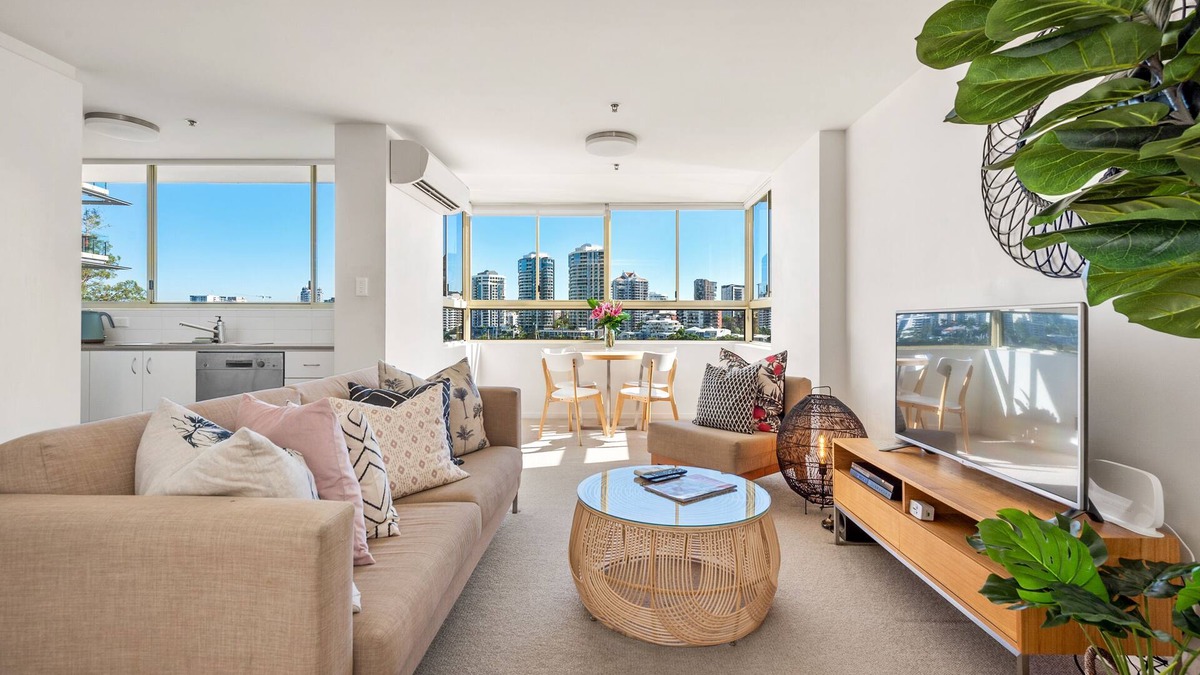 New Farm Apartment | Fab! ~ Skyline City, Water + Story Bridge Views