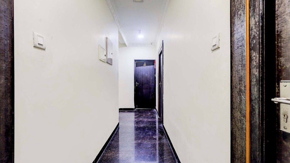 Vadapalani Hotel | FabExpress Karuna Regent