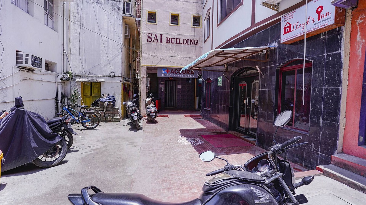 Royapettah Hotel | Fabexpress Lloyds Inn I
