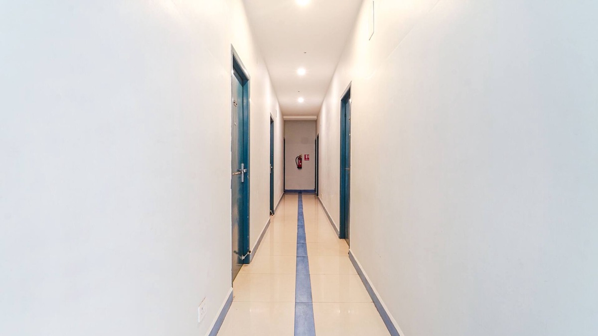 Madipakkam Hotel | Fabexpress Silver Palace