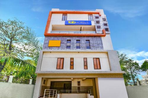 Manikonda Hotel | FabExpress Starhood - Nr Lanco Hills, Manikonda