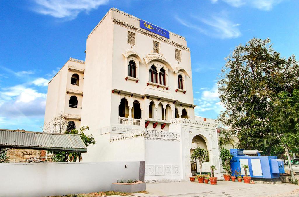 Vidhyadhar Nagar Hotel | FabExpress Utsav Villas