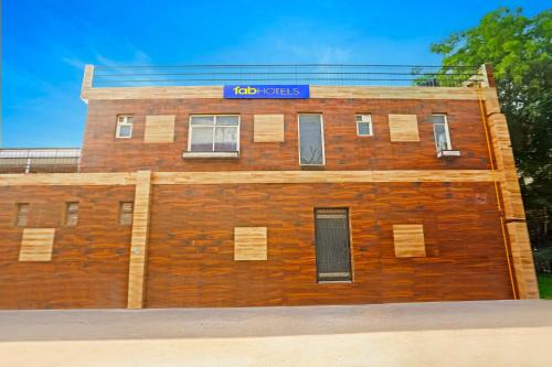Sector D Hotel | FabExpress Vasant Villa - Near ILBS Hospital