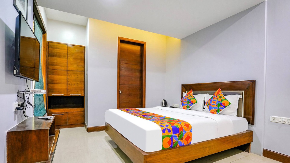 J B Nagar Hotel | Fabexpress We Stay