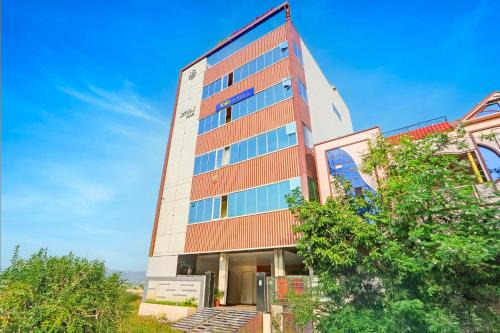 Khammam Hotel | FabHotel Dharani Grand - Nr Mamata Medical College