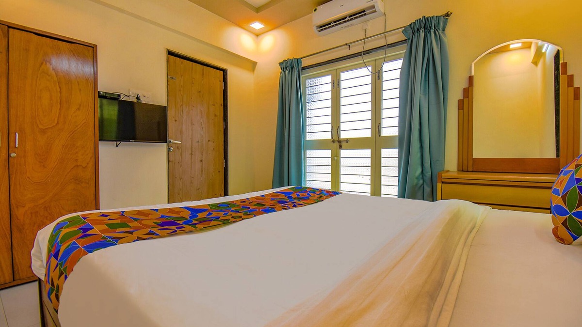 Wagholi Hotel | Fabhotel Galaxy Inn