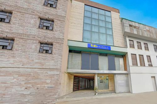 Patel Nagar Hotel | FabHotel Galaxy - Nr Patel Nagar Metro