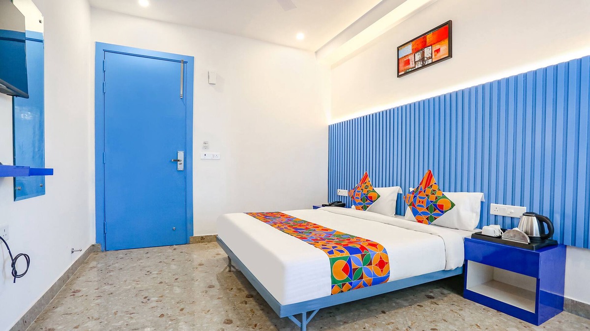 DLF Phase 5 Hotel | Fabhotel Golf Elite
