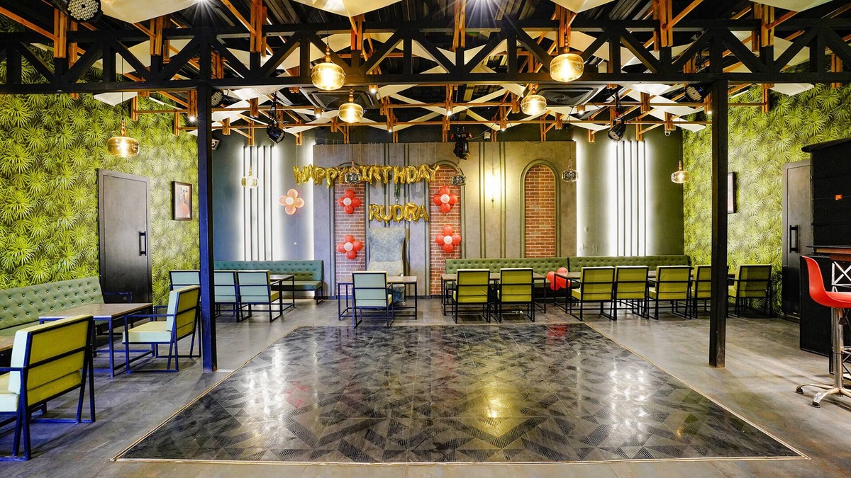 Pune Hotel | Fabhotel Prime Hangout