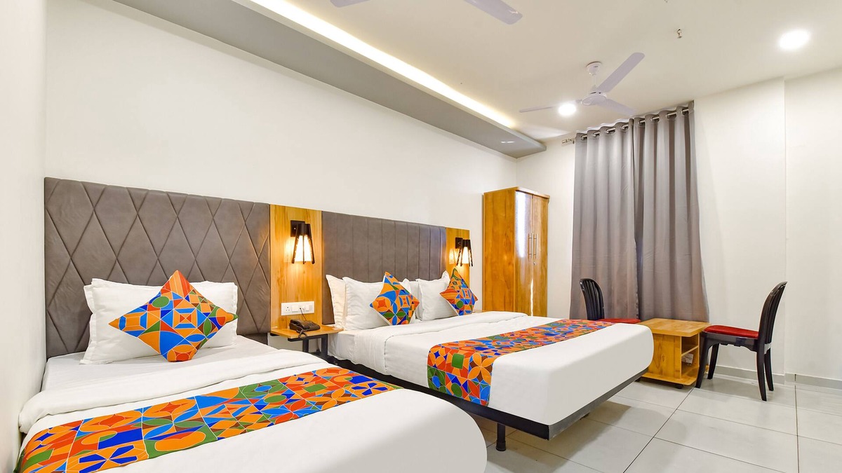 Padra Hotel | Fabhotel Royal City