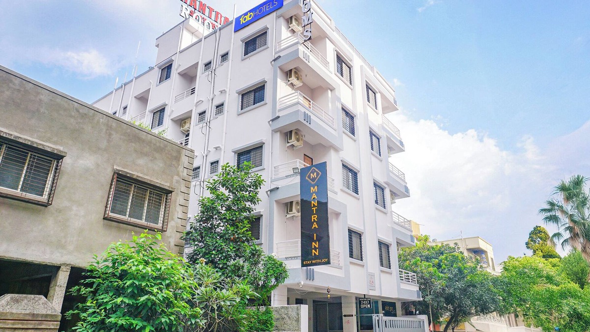 Wagholi Hotel | Fabhotel The Mantra inn - Nr world trade center