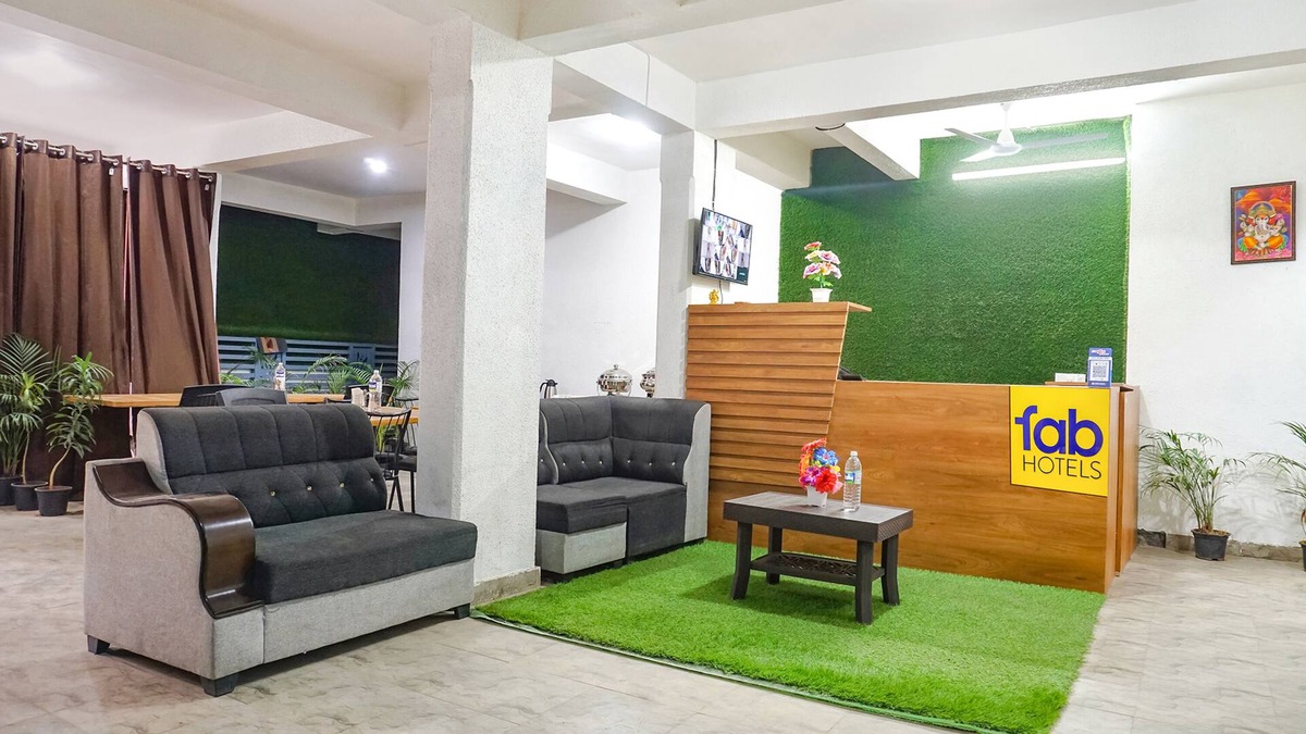 Nanded Hotel | Fabhotel White House Inn